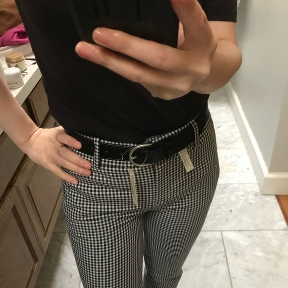 Madewell NWT medium width 1.5” width leather belt w silver bucke black color - Picture 4 of 4